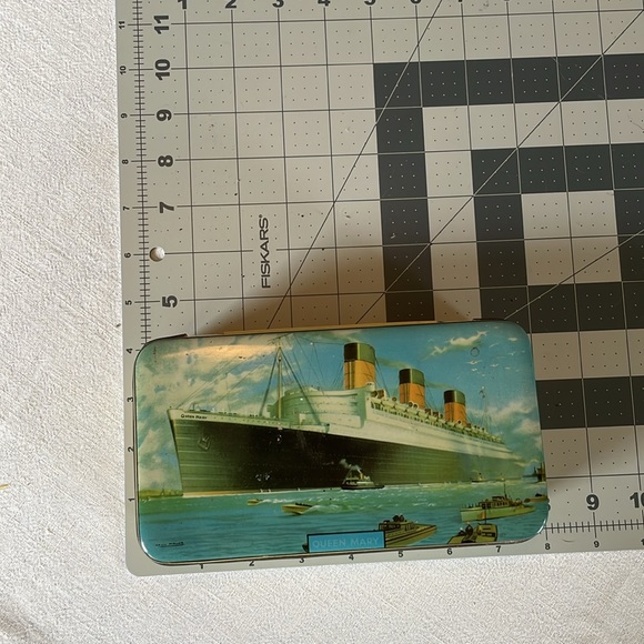 Benson's vintage candy tin, Queen Mary, English Toffee Favourites, hinged lid - Picture 3 of 14